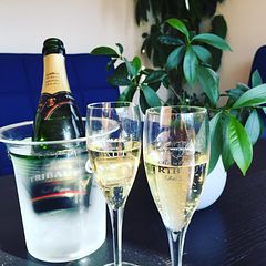 お持ち込みのシャンパンで乾杯!