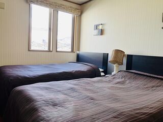 寝室のベッドはシモンズのセミダブル。寝心地最高です！