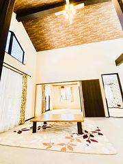 解放感満点の吹き抜けリビング