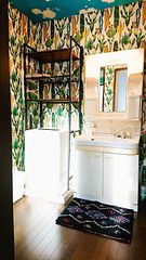 洗面所には洗濯機もあります