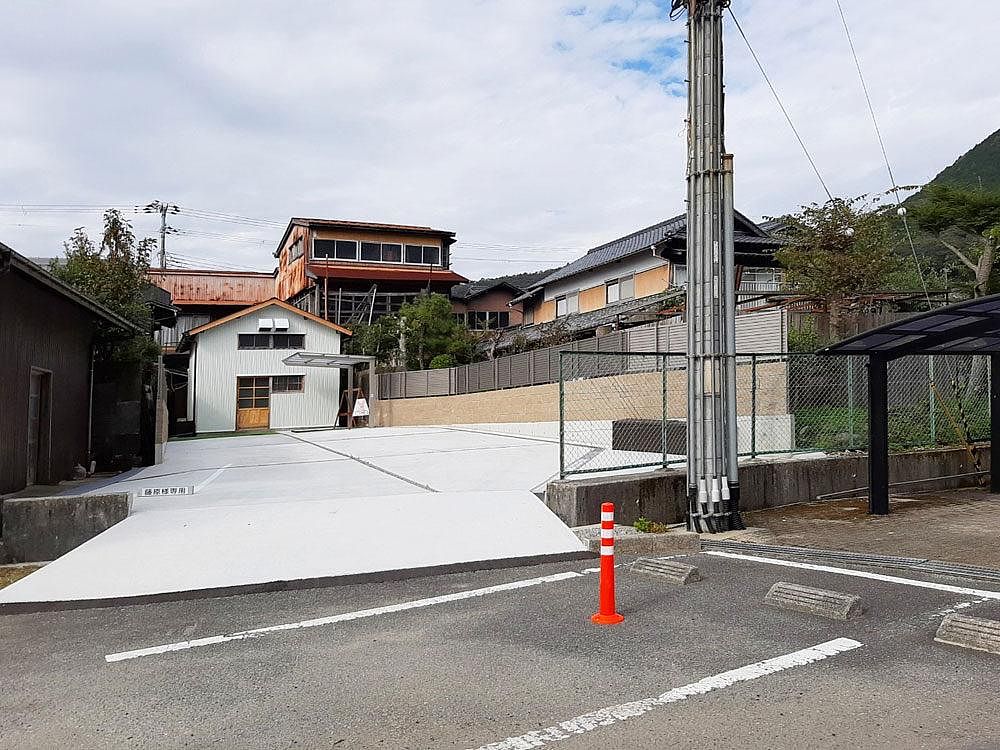 無料の駐車場スペース車を5台程度 駐車可能