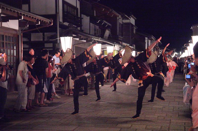 夜の越中八尾おわら風の盆
