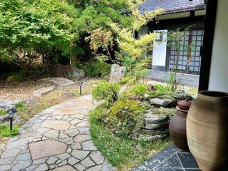 門から玄関