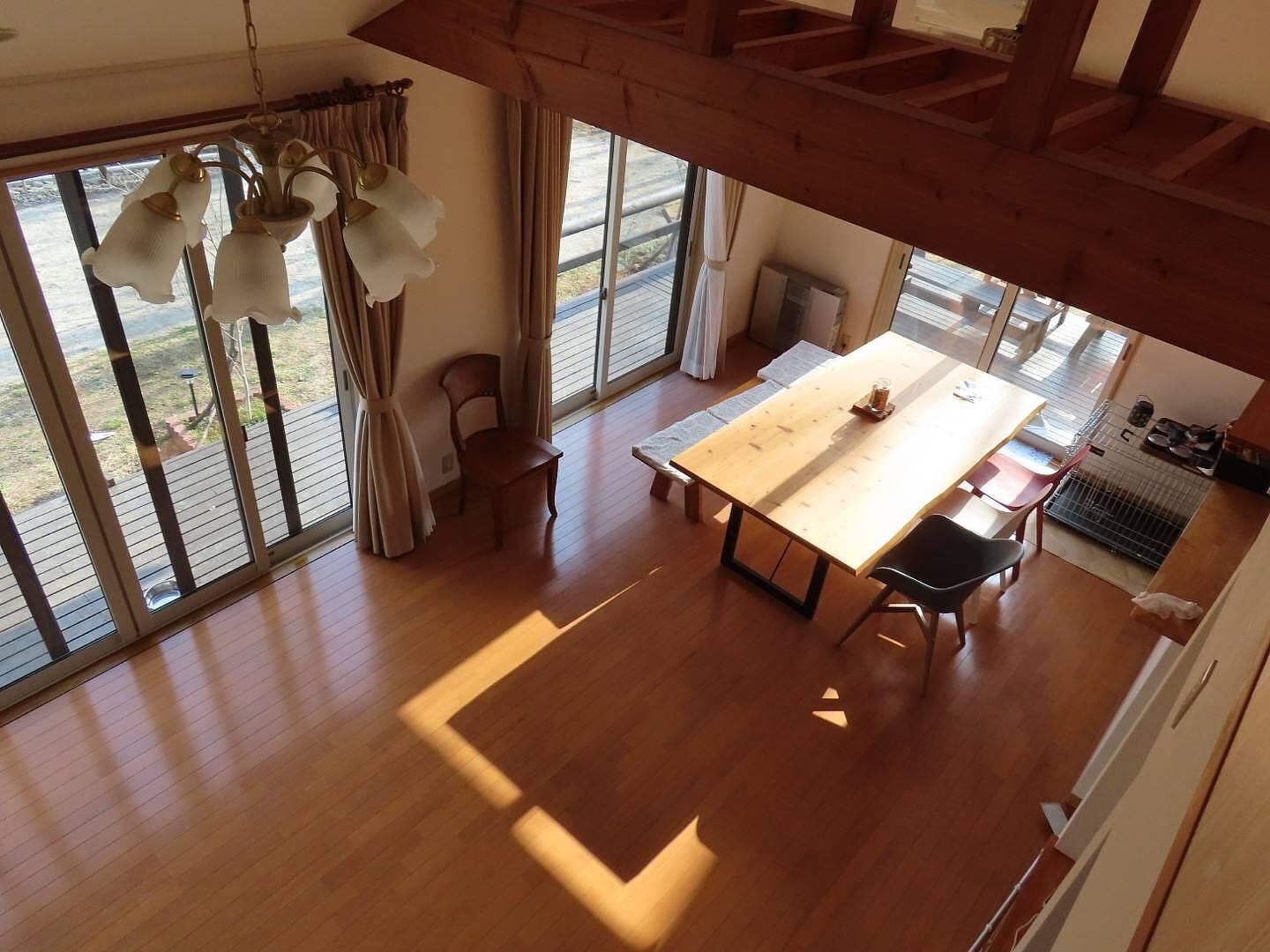 2階吹抜けよりダイニング