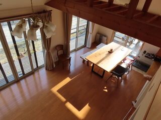 2階吹抜けよりダイニング