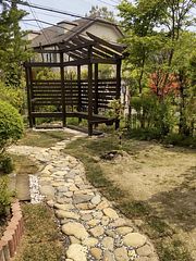 前庭　石の小路＆パーゴラ　