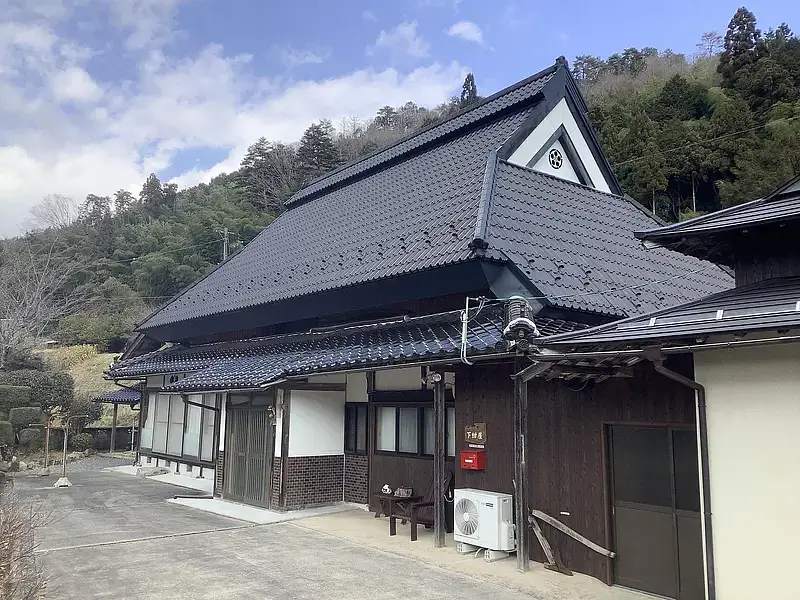 茅葺屋根の大きな家