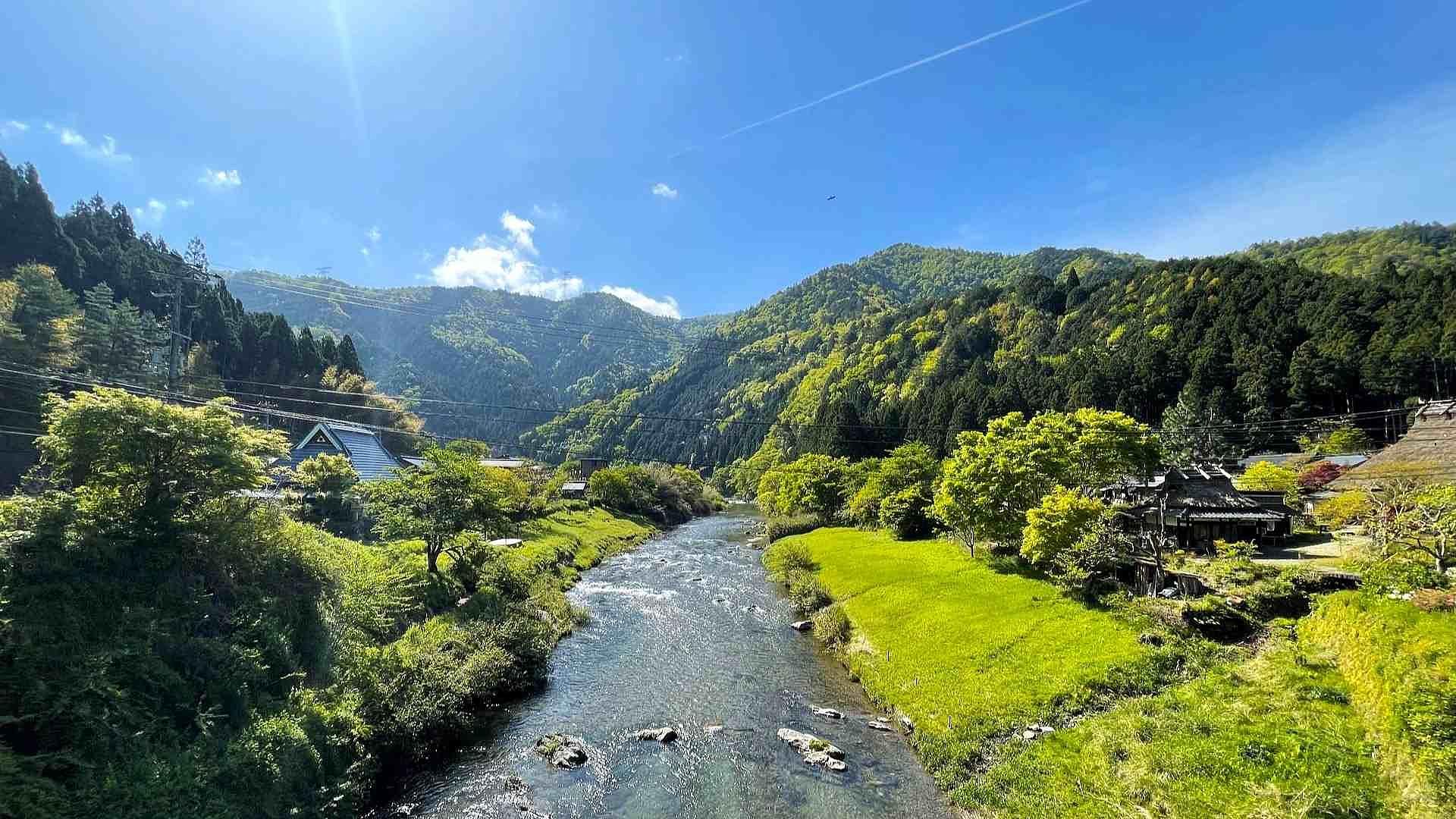 目の前に美しい由良川が流れています。
