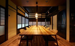 最大10人まで集まれる広々としたLDK