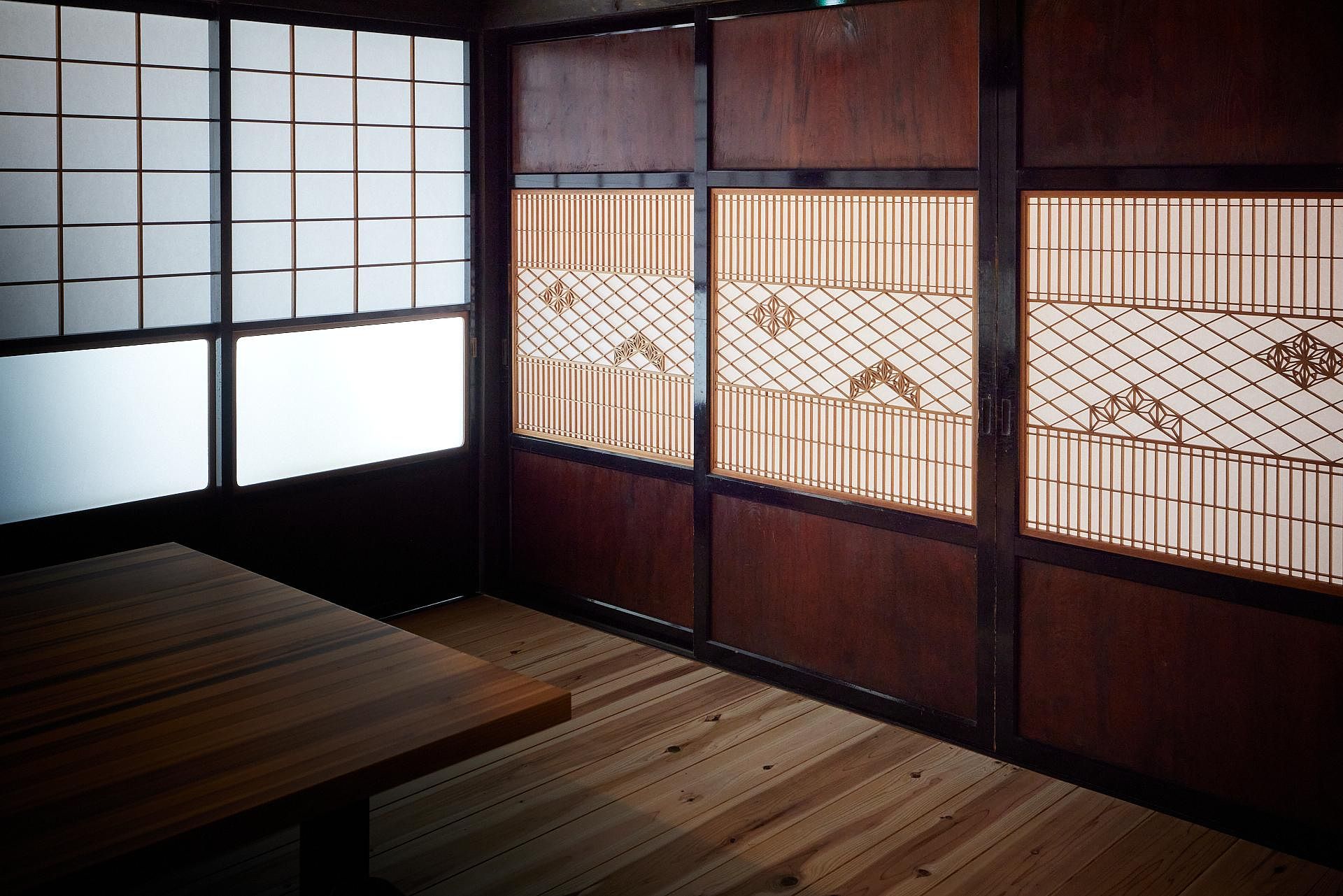 日本家屋の伝統的な障子の引き戸