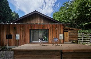 澄んだ空気にととのうウッドデッキ