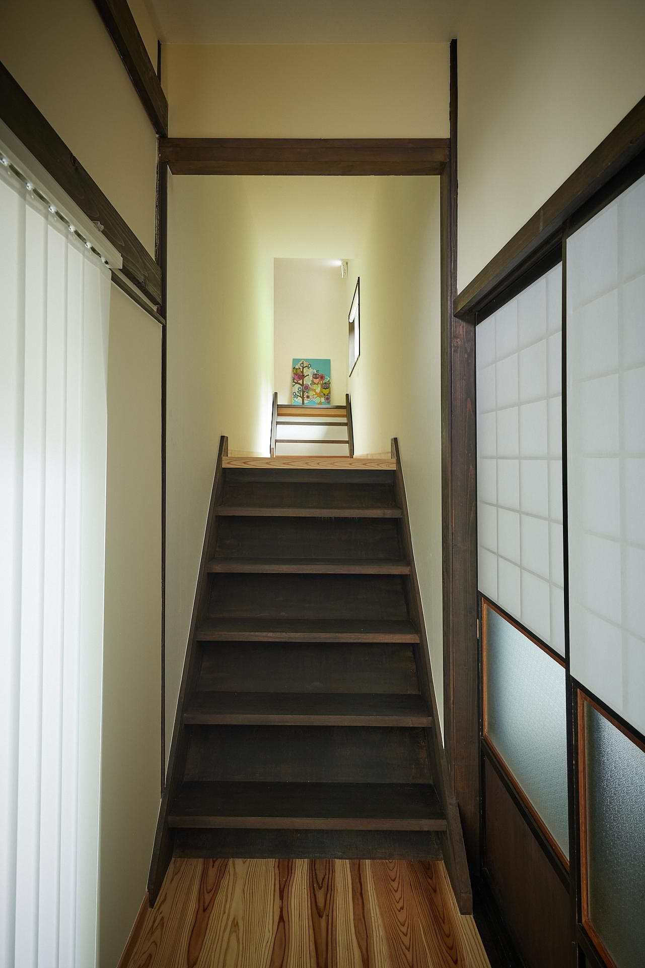 もともとの構造を活かした渡り廊下