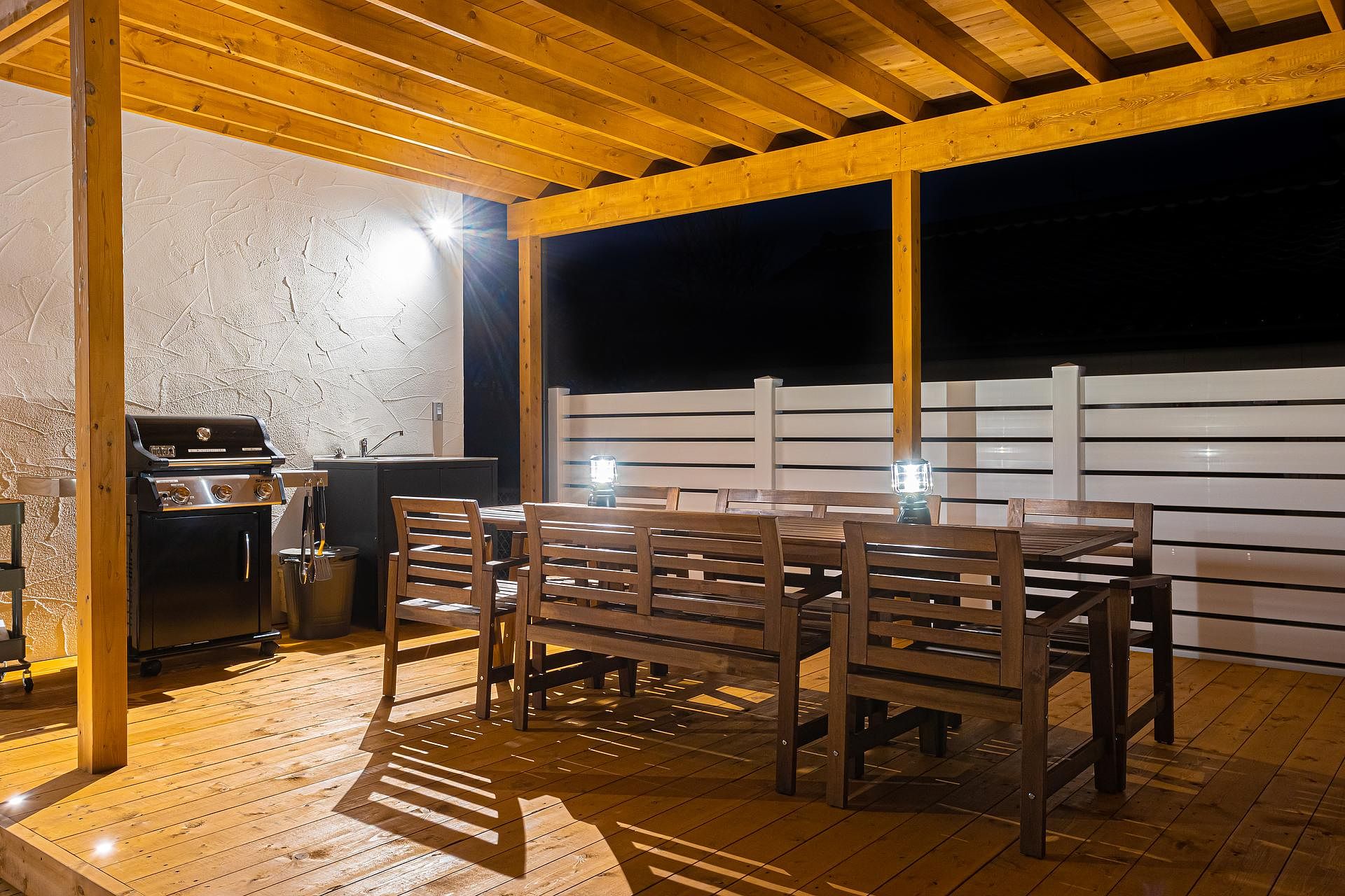 BBQスペース、Weber社製大型ガスグリルを設置。