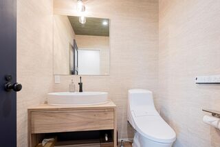 2Fトイレは少し大きめです。 パウダールームとしてもご利用いただけます。