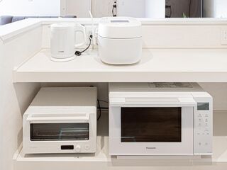 調理家電は、炊飯器、電子ケトル、電子レンジ、トースターの設置があります。