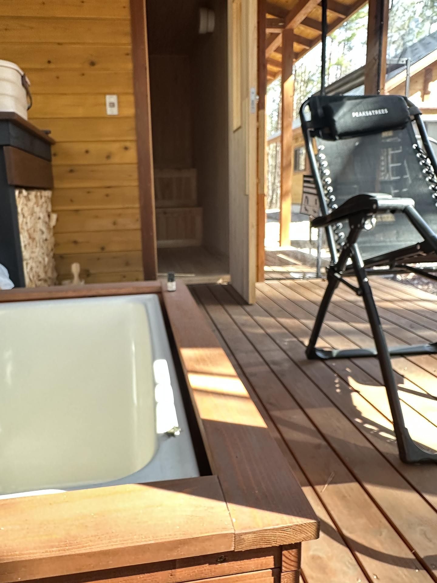 サウナ小屋水風呂の温度はご自由に