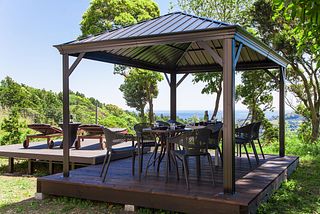 ウッドデッキとガゼボ