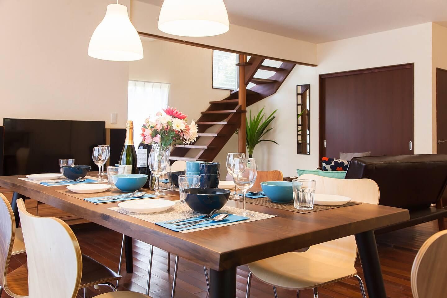 皆で食卓を囲める広々としたスペース