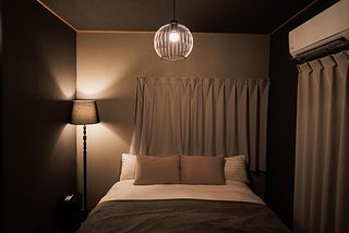 海外のホテルのような洋室