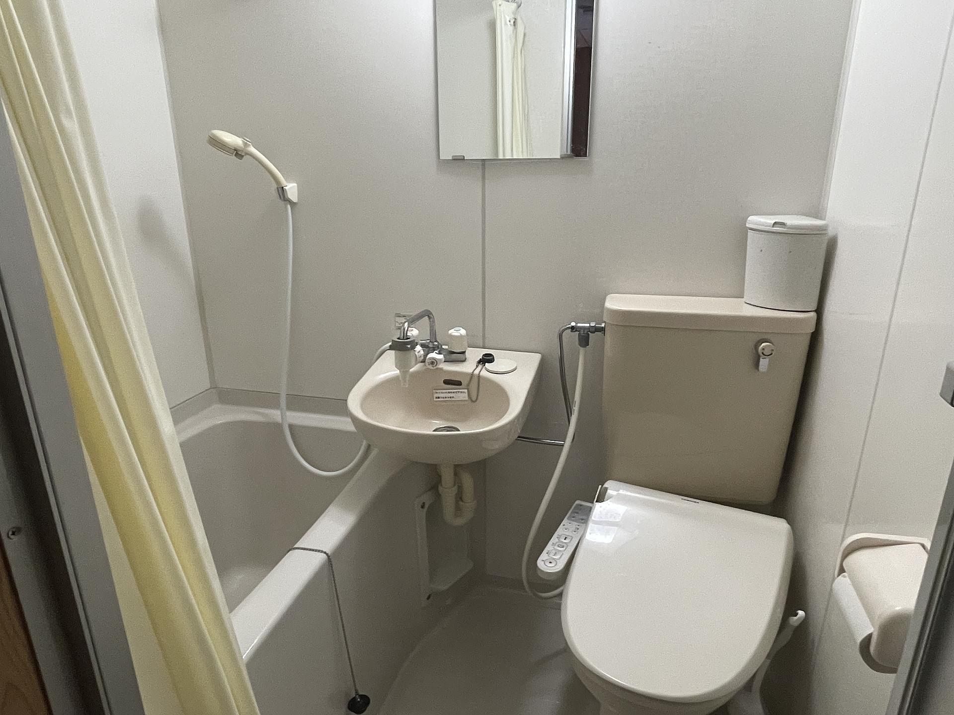 シャワー洗浄便座付きトイレ完備