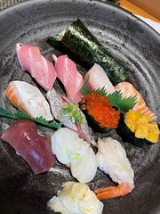 地元でも人気のお寿司やさん 徒歩4分