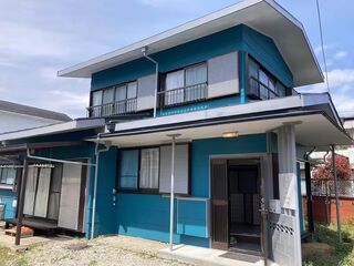 爽やかなオーシャンブルーの建物です。