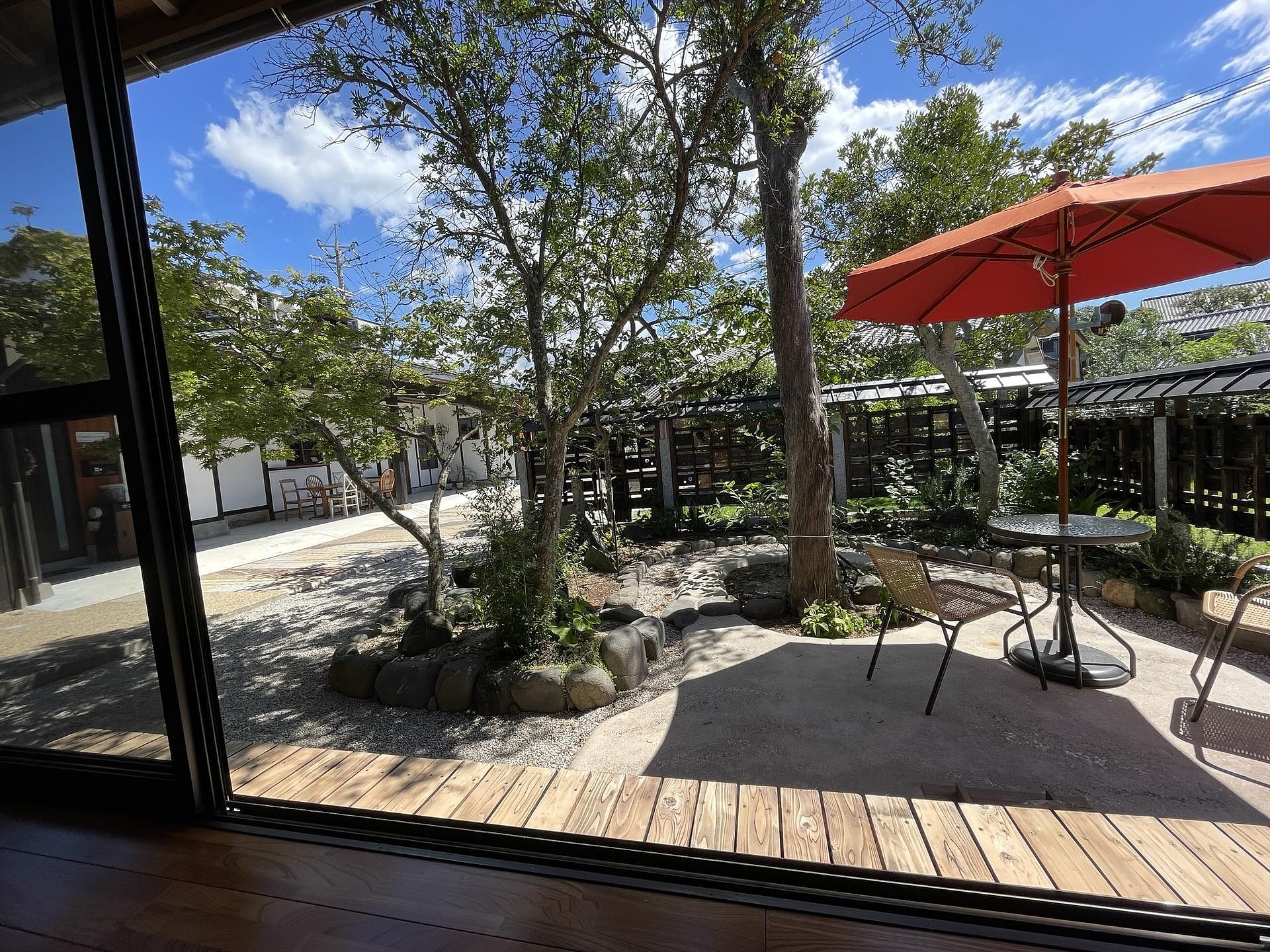 お座敷からの庭の眺め