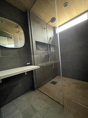 バスルーム2（脱衣室＆シャワールーム）