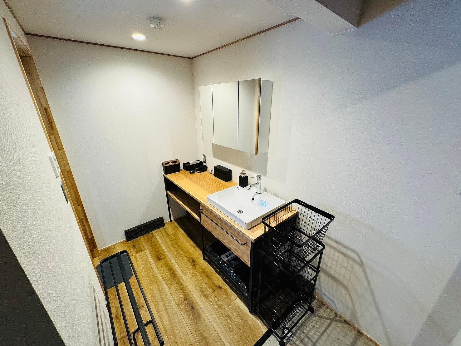 お手洗いやお風呂はリノベーションし、居心地のよい空間となっておりますのでご安心ください。