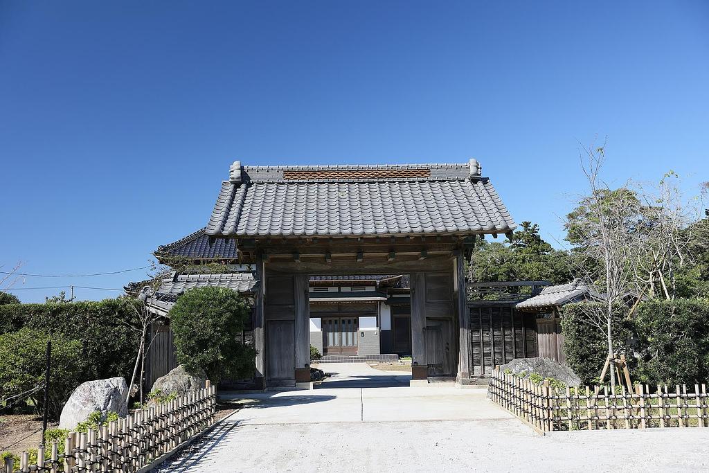 「さくらの宿」の立派な門構え
