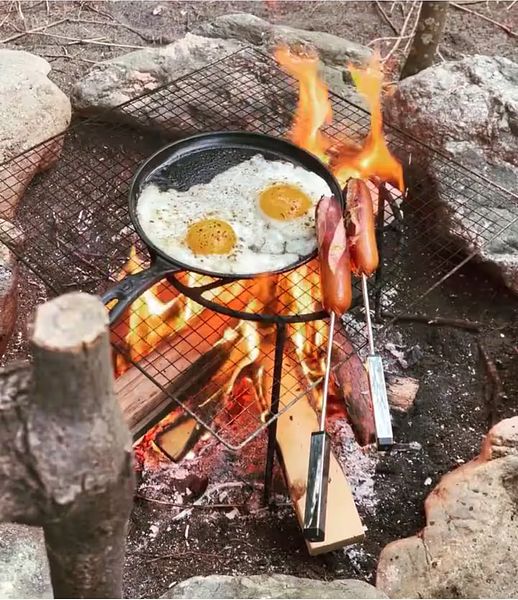 焚き火で朝ごはん