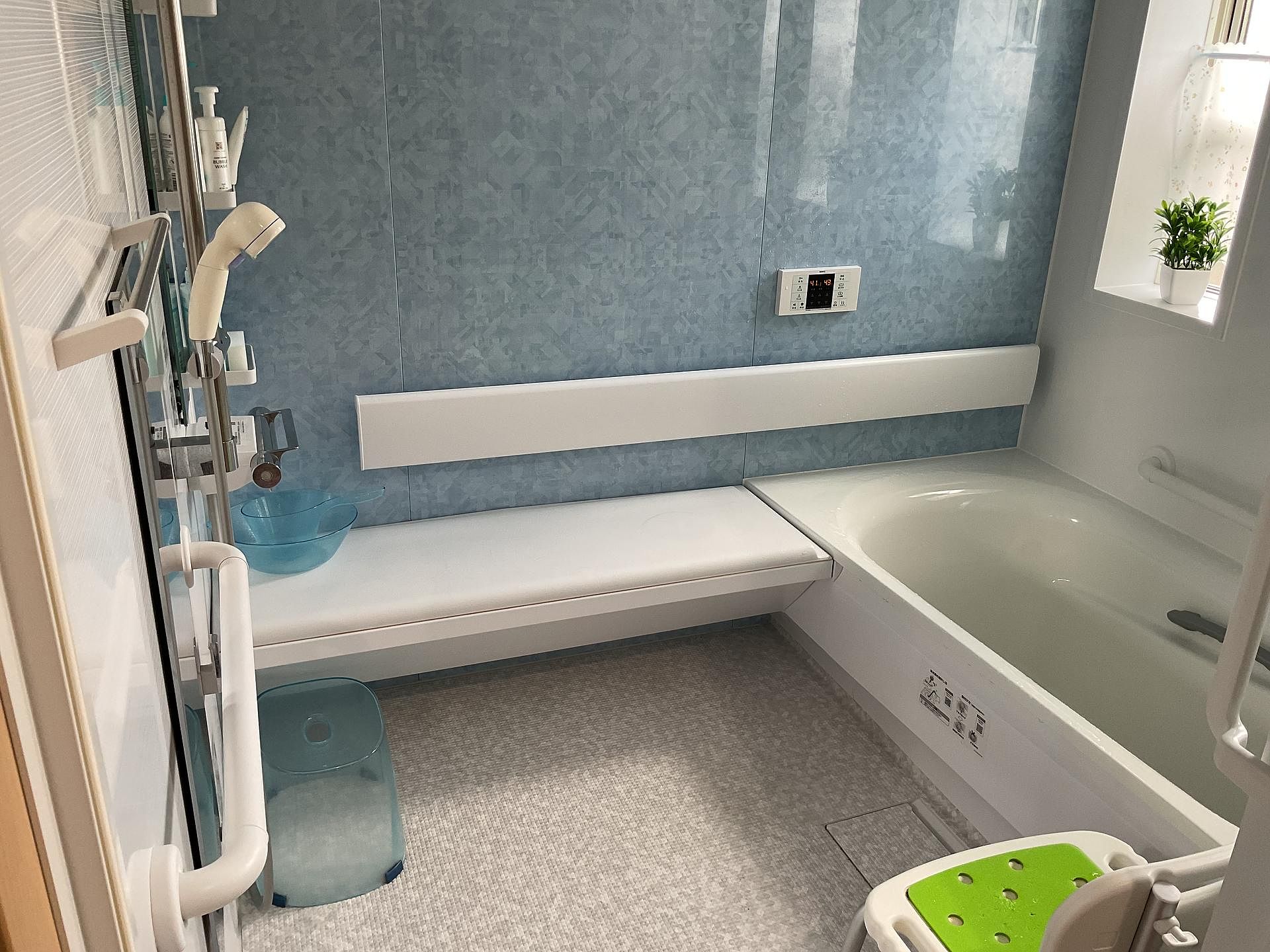 ゆったりとした浴室