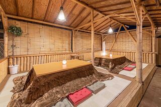 野外ガゼボで団らん♪冬は大型コタツも!