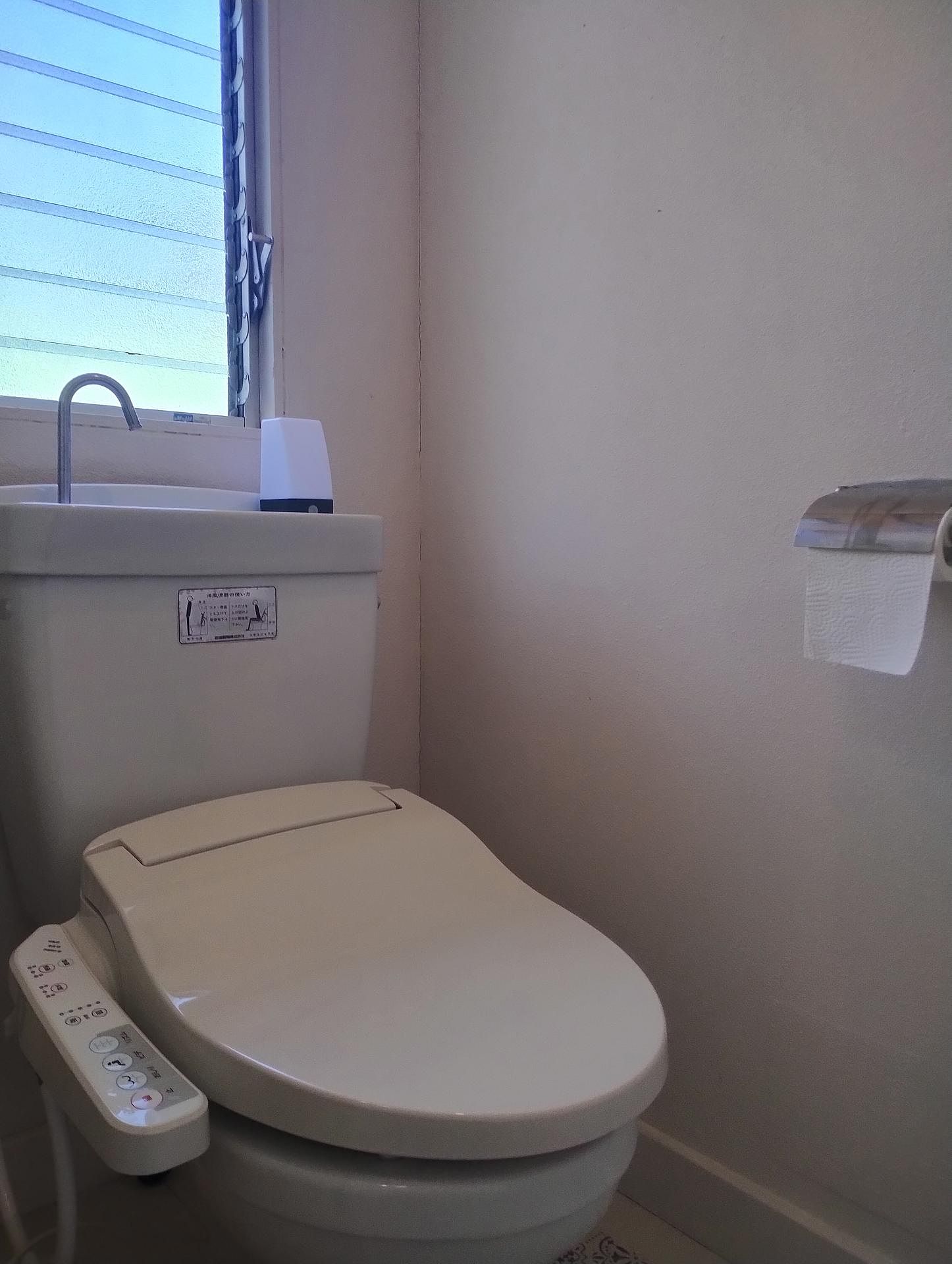 ウォシュレット付きトイレ