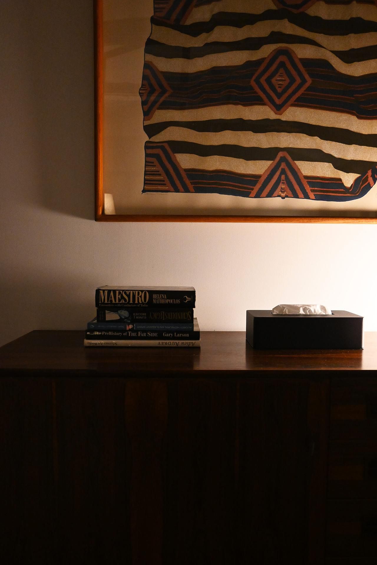 優しい光が、森の中の、長い、リラックスした夜を心地よく演出します。