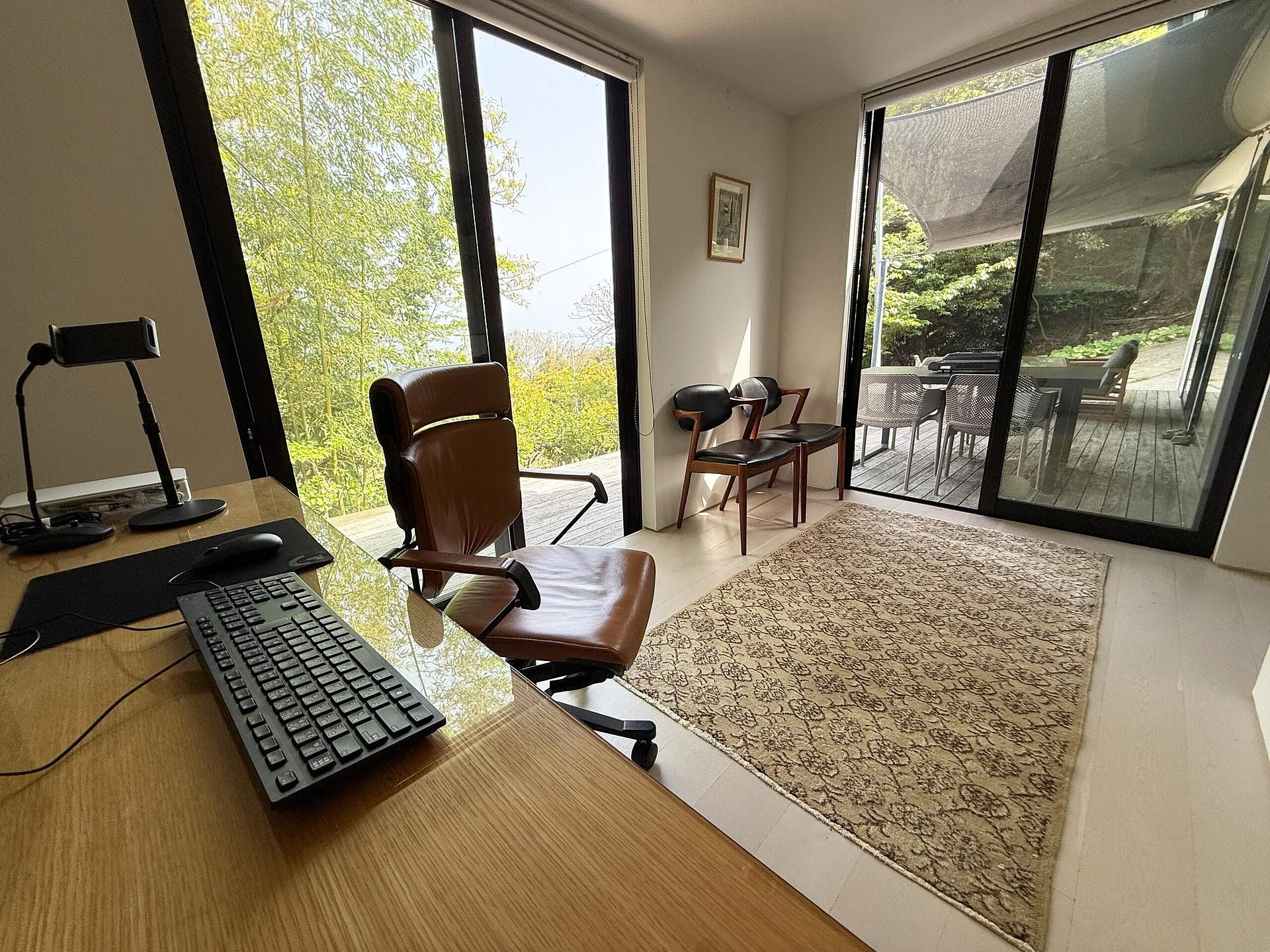 開放的なスタディルームでは、リラックスしながら仕事や勉強が出来る新しいワーケーションの形を提供します