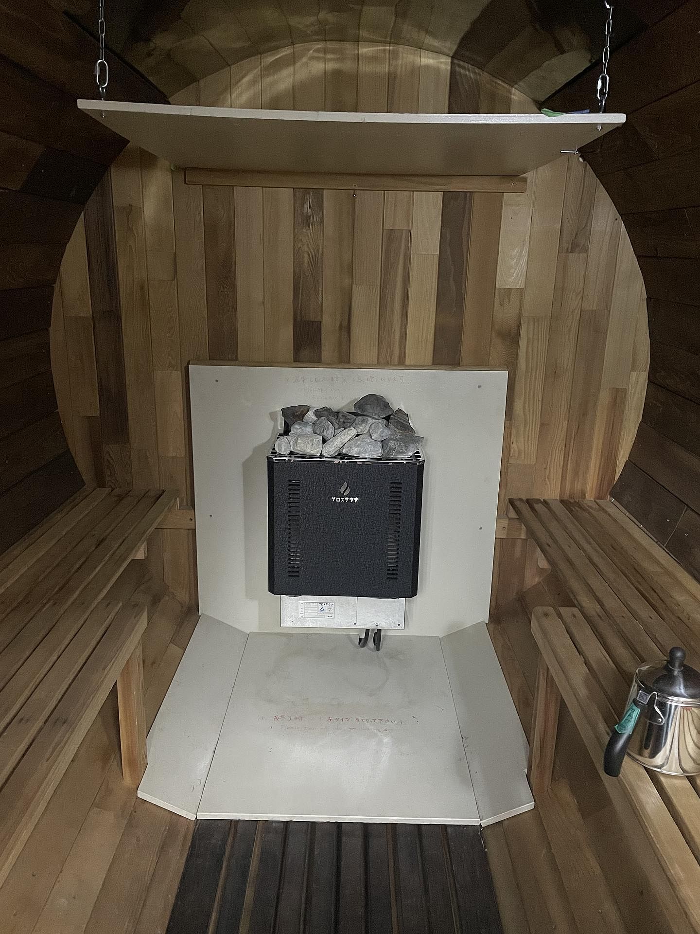 安心の日本製ストーブ　ロウリュ可