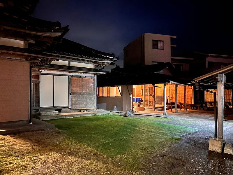 外観夜