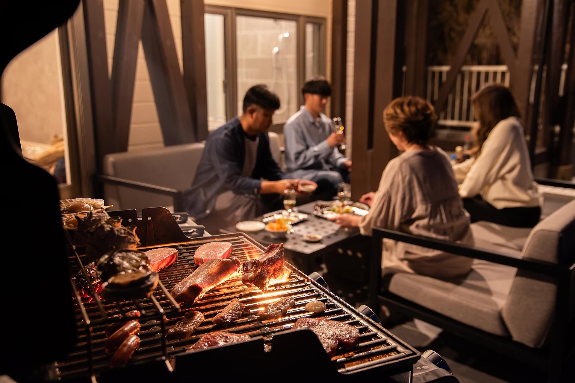 広々としたテラスでBBQ