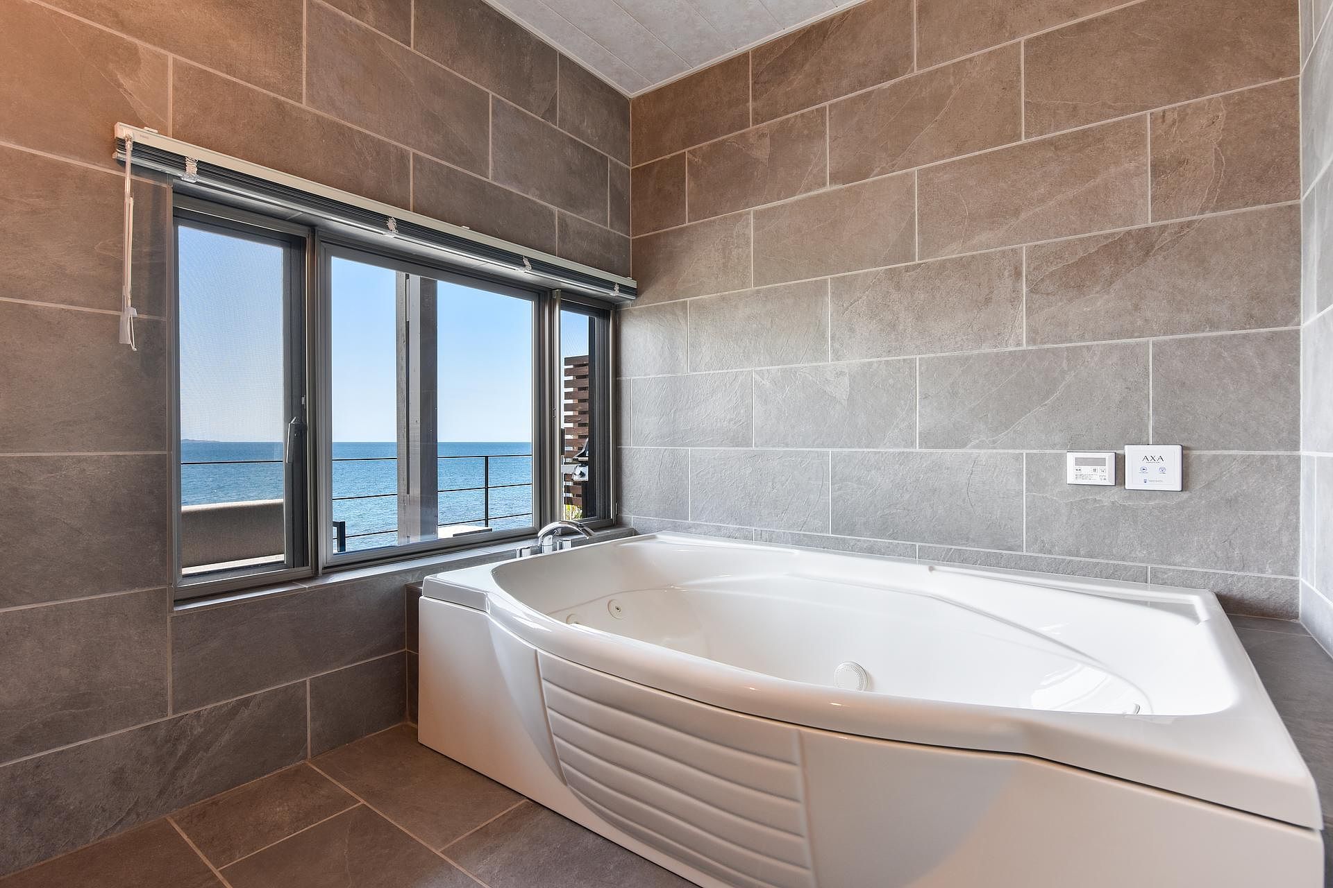 海の見える浴室