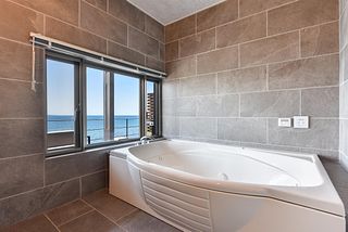 海の見える浴室