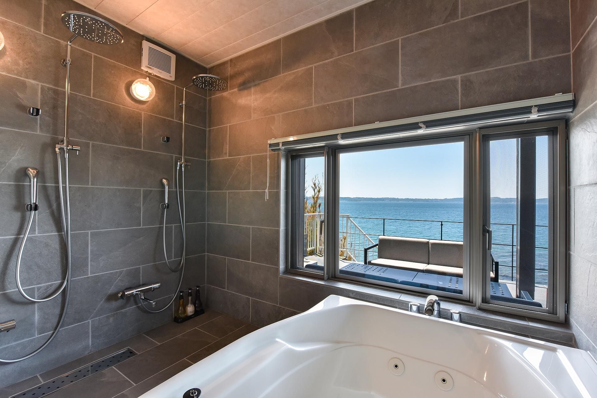 オーバーヘッドシャワー