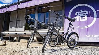 買出しにも便利な自転車を2台設置しております。