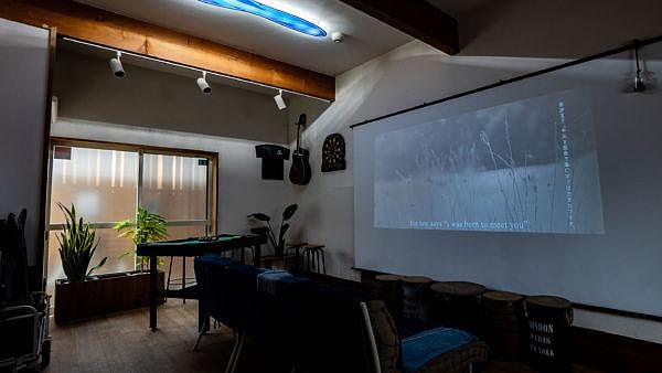 ラウンジ　スクリーン