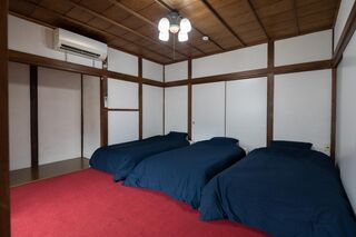 寝室ベッド6台