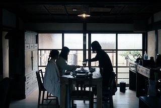 朝食時のリビング