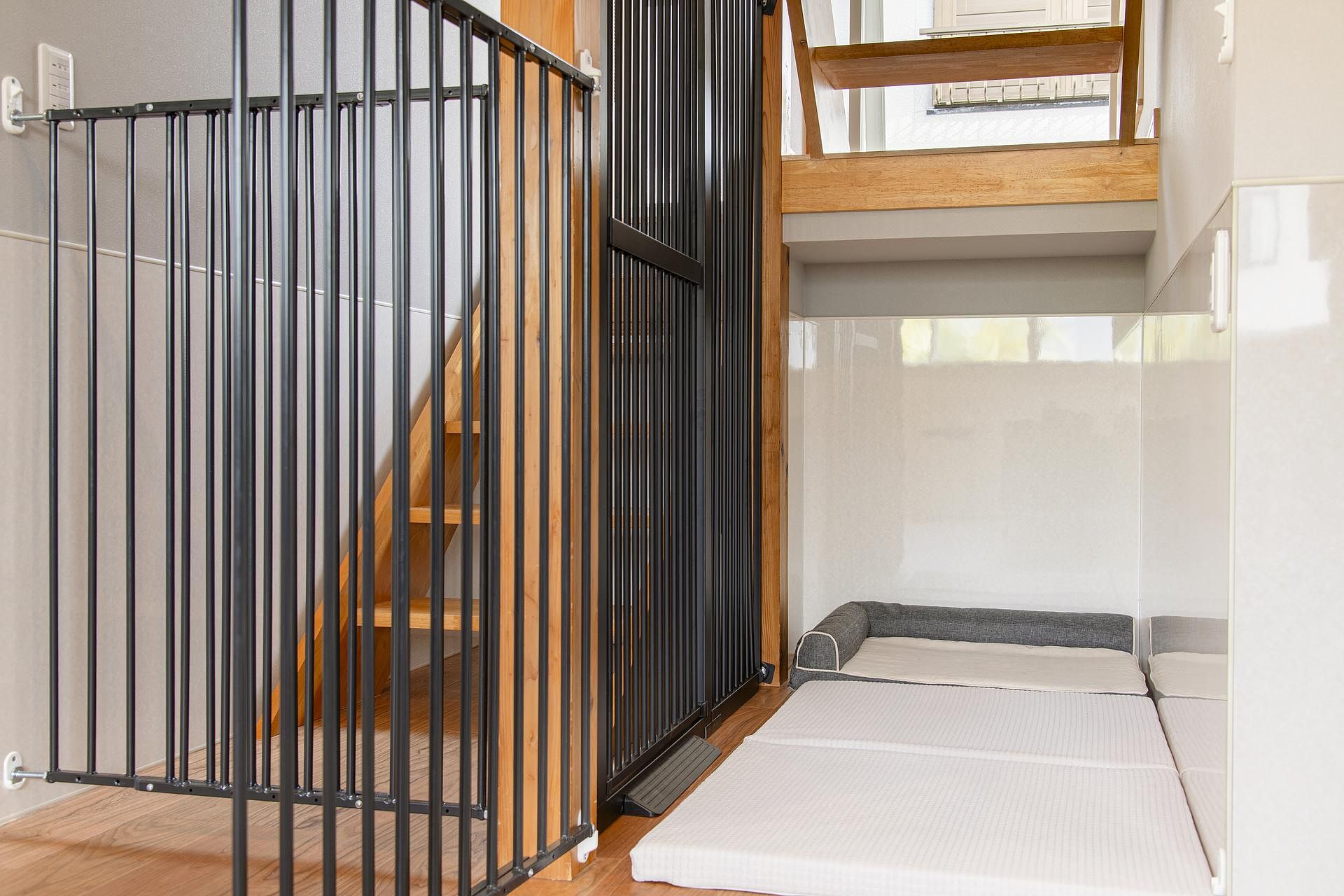 階段下ペット寝室