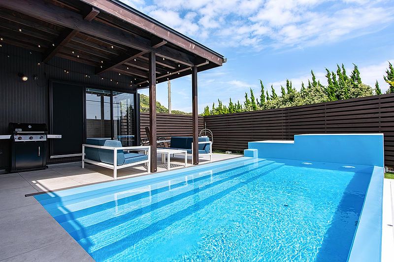 プールとテラス