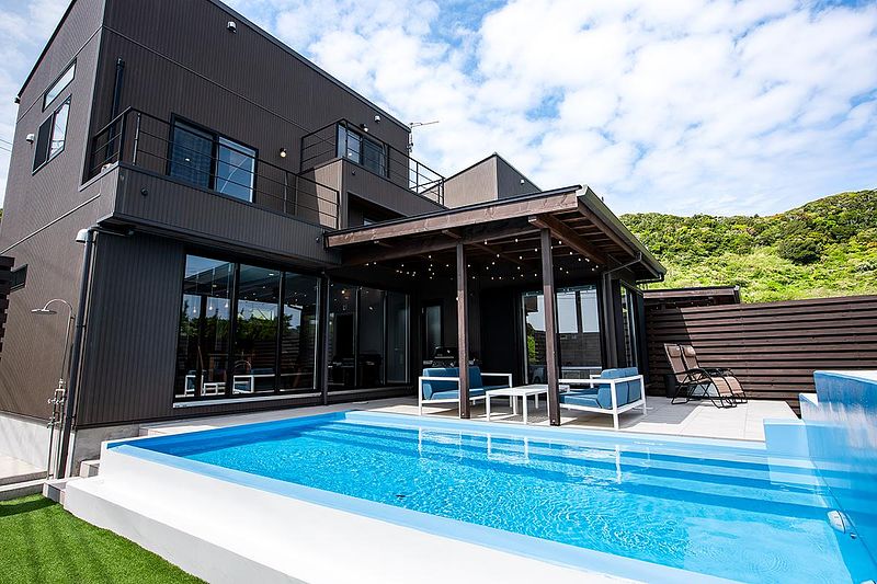 プールとテラス