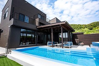 プールとテラス